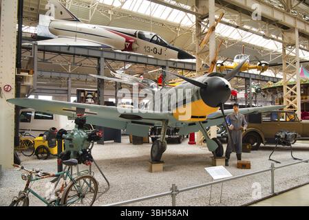 SPEYER, DEUTSCHLAND - OKTOBER 2022: Graugraugraugelb MESSERSCHMITT BF 109 G-4 1942 im Technikmuseum Speyer Stockfoto