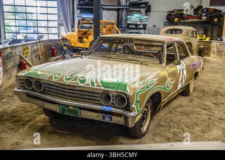 SINSHEIM, DEUTSCHLAND - MAI 2022: Beigefarbener Chevrolet Chevelle Malibu Dirt Track Racing 1965 375PS Stockfoto