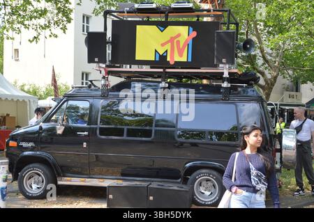 Berlin, Deutschland - 6. Juni 2025 - Karneval der Kulturen - Außenstände in Kreuzberg. (Foto: Markku Rainer Peltonen) Stockfoto