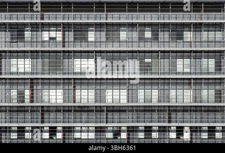 Geometrisch korrekten architektonischen Hintergrund der modernen Bürogebäude Fassade Stockfoto
