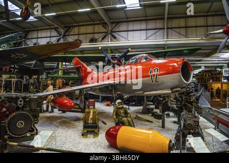 SINSHEIM, DEUTSCHLAND - MAI 2022:Roter sowjetischer Düsenjäger Mikoyan-Gurevich MiG-15 Typ 14 Fagot 1947 Stockfoto