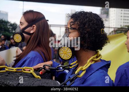 Der Klimamarsch findet an diesem Samstag (7) auf der Paulista Avenue in der Süd-zentralen Region von São Paulo statt, mit dem Motto "für das Leben auf Erden und in den Randgebieten" und im Gegensatz zum Gesetz über die Zerstörung. (Foto Faga/Sipa Usa). Quelle: SIPA USA/Alamy Live News Stockfoto