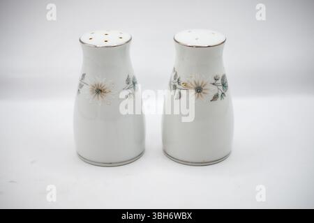 Vintage Porzellan Salz- und Pfefferstreuer Stockfoto