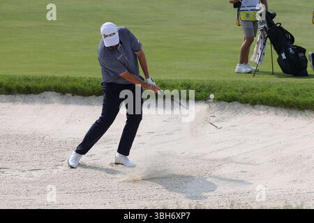 Caledon, Ontario, Kanada. Juni 2025. Shane Lowry keilt aus dem Bunker am 18. Loch während der dritten Runde der RBC Canadian Open im TPC Toronto im Osprey Valley in Caledon, Ontario, Kanada. Daniel Lea/CSM/Alamy Live News Stockfoto