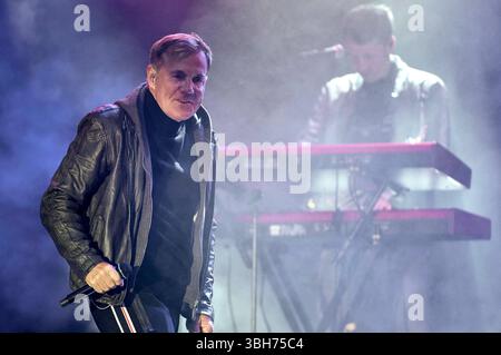 Dieter Bohlen live mit seinem Programm 40 Jahre Modern Talking auf dem Stars of Sound Festival 2025 auf dem Stadtpaltz. Aarberg, 06.06.2025 *** Dieter Bohlen live mit seinem Programm 40 Years of Modern Talking beim Stars of Sound Festival 2025 auf dem Stadtpaltz Aarberg, 06 06 2025 Foto:XP.xFrauchigerx/xFuturexImagex Stars of Sounds 5621 Stockfoto