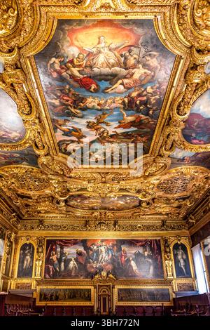 Venedig, Italien - 6. Februar 2025: Kammer des Großen Rates (Sala del Maggior Consiglio) im Dogenpalast (Palazzo Ducale) in Venedig Stockfoto