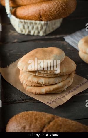 Weißes Pita-Brot aus raffiniertem Mehl. Stockfoto