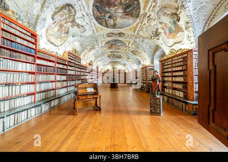 Prag, Tschechische Republik - 19. Februar 2025: Bibliothek des Klosters Strahov in Prag, Tschechische Republik. Stockfoto