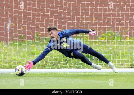Schottischer Torhüter Cieran Slicker während eines Trainings in Lesser Hampden, Glasgow. Bilddatum: Sonntag, 8. Juni 2025. Stockfoto