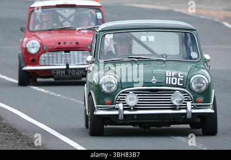Klassischer Mini-Track-Tag auf der Blyton Park Track, Lincolnshire, Großbritannien. Stockfoto