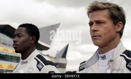 F1 (vermarktet als F1 the Movie) ist ein US-amerikanisches Sportdrama von Joseph Kosinski mit einem Drehbuch von Ehren Kruger aus einer Geschichte, an der die beiden mitgeschrieben haben, über die Formel-1-Weltmeisterschaft, die in Zusammenarbeit mit der FIA, ihrem Leitungsorgan, entstand. Stockfoto