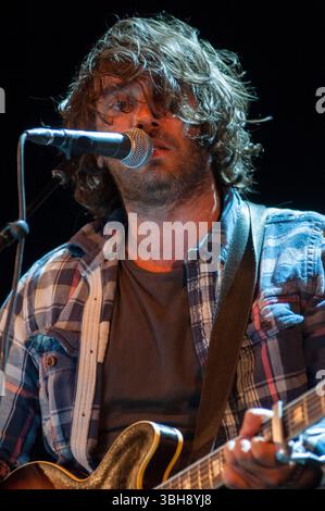 Die französische Sängerin Saez live beim brüsseler Sommerfest. | Saez en Concert au Bruxelles Summer Festival. Pix: Damien Saez Stockfoto