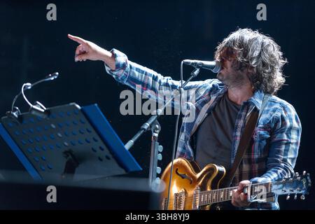Die französische Sängerin Saez live beim brüsseler Sommerfest. | Saez en Concert au Bruxelles Summer Festival. Pix: Damien Saez Stockfoto