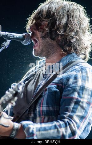 Die französische Sängerin Saez live beim brüsseler Sommerfest. | Saez en Concert au Bruxelles Summer Festival. Pix: Damien Saez Stockfoto