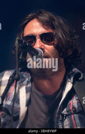 Die französische Sängerin Saez live beim brüsseler Sommerfest. | Saez en Concert au Bruxelles Summer Festival. Pix: Damien Saez Stockfoto