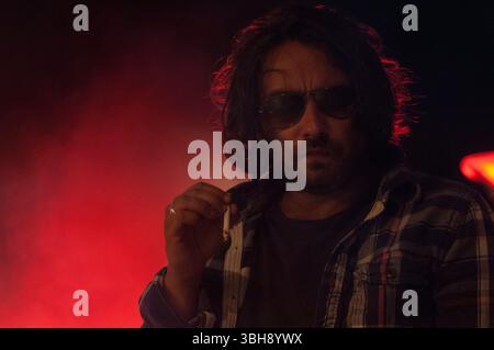 Die französische Sängerin Saez live beim brüsseler Sommerfest. | Saez en Concert au Bruxelles Summer Festival. Pix: Damien Saez Stockfoto