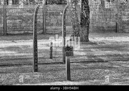 Warnschild in auschwitz birkenau polen Stockfoto