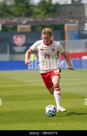 Toronto, Kanada. Juni 2025. Jacob Shaffelburg #14 von Kanada treibt den Ball während des internationalen Freundschaftsspiels zwischen Kanada und der Ukraine auf dem BMO Field nach vorne. Endpunktzahl Kanada 4-2 Ukraine. Am 7. Juni 2025 in Toronto, Kanada. (Foto: Leonardo Ramirez/Eyepix Group) Credit: Eyepix Group/Alamy Live News Stockfoto