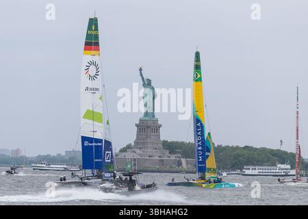 New York City, Usa . Juni 2025. Renntag 2 des Mubadala New York Sail Grand Prix in New York, USA. Sonntag, 8. Juni 2025. Rolex SailGP Championship Event 6 Saison 2025. Quelle: Brazil Photo Press/Alamy Live News Stockfoto