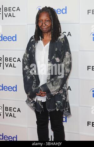 NEW YORK, NEW YORK - JUNI 07: Whoopi Goldberg und Cast Members nehmen an Animated Shorts Teil, die von Whoopi G während des Tribeca Festivals 2025 in den Spring Studios am 7. Juni 2025 in New York City kuratiert wurden. Die Sondervorführung zeigte innovatives animiertes Storytelling, handausgewählt von Goldberg als Teil des vielfältigen Programms des Festivals. (Foto: Giada Papini Rampelotto/EuropaNewswire). Stockfoto