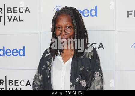 NEW YORK, NEW YORK - JUNI 07: Whoopi Goldberg und Cast Members nehmen an Animated Shorts Teil, die von Whoopi G während des Tribeca Festivals 2025 in den Spring Studios am 7. Juni 2025 in New York City kuratiert wurden. Die Sondervorführung zeigte innovatives animiertes Storytelling, handausgewählt von Goldberg als Teil des vielfältigen Programms des Festivals. (Foto: Giada Papini Rampelotto/EuropaNewswire). Stockfoto