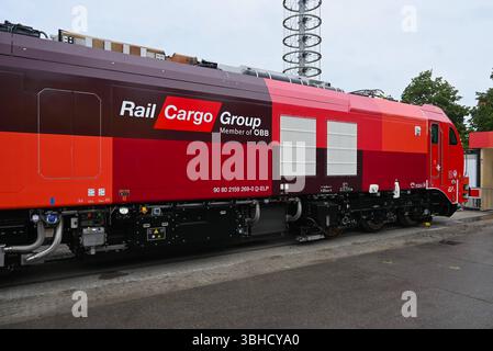 Messe München. Die Transportlogistik ist die weltweit größte Fachmesse für Logistik, Mobilität, IT und Supply Chain Management. Foto: Stadler Lok bzw Lokomotive der Rail Cargo Group, Mitglied der ÖBB, Österreichische Bundesbahnen *** die Messe München Transport Logistic ist die weltweit größte Fachmesse für Logistik, Mobilität, IT und Supply Chain Management Foto Stadler Lokomotive der Rail Cargo Group, Mitglied der ÖBB, Österreichische Bundesbahnen Stockfoto