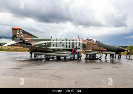 McDonnell Douglas F-4E Phantom II Kampfflugzeug in den Farben der US Air Force 32nd TFS (Wolfhounds) im Nationaal Militair Museum. Soe Stockfoto