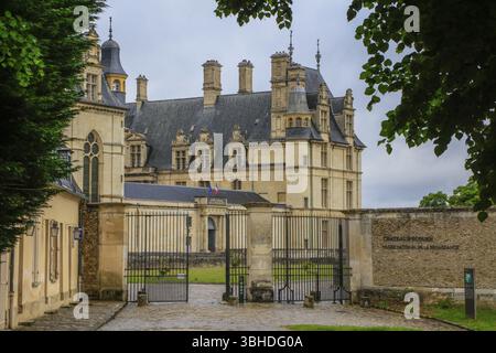 Schloss Ecouen aus dem 16. Jahrhundert mit dem Musee National de la Renaissance, Departement Val d’Aoise, Region Ile-de-France, Frankreich, Europa Stockfoto