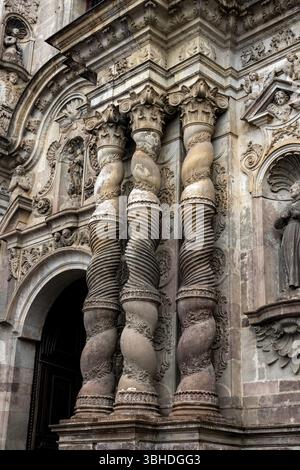 Detail der Fassade der Kirche des Campañia de Jesus oder der Gesellschaft Jesu in Quito, Ecuador. Stockfoto