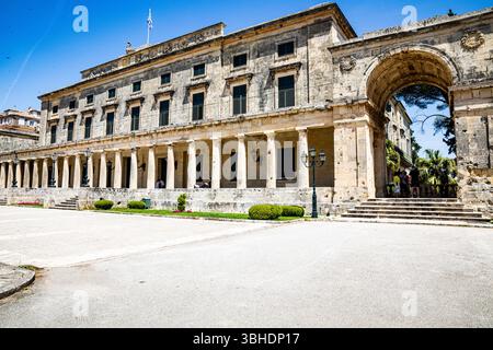 Palast von St. Michael und St. George, heute eine Asiatische Kunstgalerie in Korfu Stadt, Griechenland Stockfoto