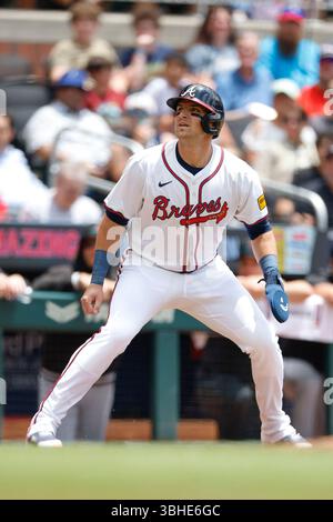Austin Riley #27 von den Atlanta Braves holt sich am 5. Juni 2025 in Atlanta, Georgia, einen Vorsprung vor der dritten Basis während eines Spiels gegen die Arizona Diamondbacks. (Foto: Brandon Sloter/Image of Sport) Stockfoto