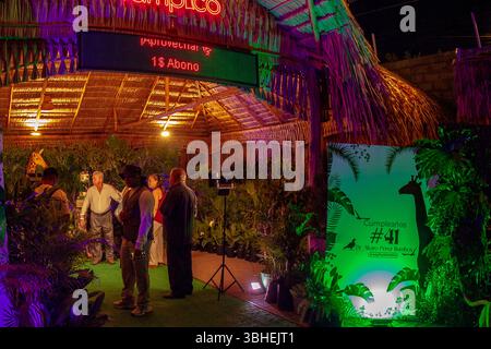 Maracaibo, Venezuela.06-06-2025.Alvaro Perez, ein Geburtshelfer, feiert seinen Geburtstag mit einer Motto-Party im anderen Venezuela. Foto: Jose Bula U Stockfoto