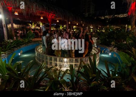 Maracaibo, Venezuela.06-06-2025.Alvaro Perez, ein Geburtshelfer, feiert seinen Geburtstag mit einer Motto-Party im anderen Venezuela. Foto: Jose Bula U Stockfoto