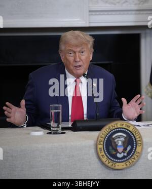 Washington, Usa. Juni 2025. Präsident Donald Trump nimmt am 9. Juni 2025 am Invest America Roundtable im State Dining Room im Weißen Haus in Washington Teil. Foto: Yuri Gripas/UPI Credit: UPI/Alamy Live News Stockfoto