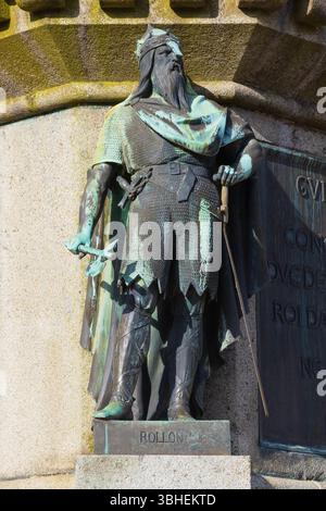 Statue von Rollo (ca. 835/870-933), dem ersten Herzog der Normandie in Falaise (Calvados), Frankreich Stockfoto