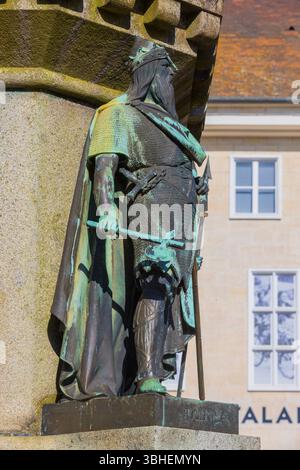 Statue von Rollo (ca. 835/870-933), dem ersten Herzog der Normandie in Falaise (Calvados), Frankreich Stockfoto