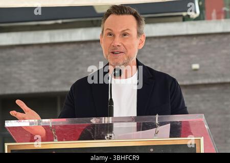 Los Angeles, Usa. Juni 2025. Christian Slater wurde am Montag, 9. Juni 2025 in Los Angeles, KALIFORNIEN, mit dem 2.815. Stern auf dem Hollywood Walk of Fame ausgezeichnet. Foto: John McCoy/UPI Credit: UPI/Alamy Live News Stockfoto