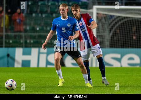 Tallinn, Estland. Juni 2025. Rocco Shein aus Estland und Martin Odegaard aus Norwegen beim Spiel der Gruppe I zur FIFA-WM 2026 in der A. Le Coq Arena in Tallinn, Estland am 9. Juni 2025 (Foto: Andrew SURMA/ Credit: SIPA USA/Alamy Live News Stockfoto