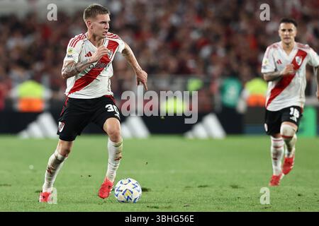River Plates Mittelfeldspieler Franco Mastantuono blickt auf das Apertura Turnier 2025 des Spiels der argentinischen Professional Football League gegen Rosario Central im MAS Monumental Stadion in Buenos Aires am 29. März 2025. Stockfoto