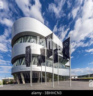 Außenansicht. MercedesBenz Museum in Stuttgart // 28.05.2025. Stuttgart, Baden-Württemberg, Deutschland, Europa *** Außenansicht des Mercedes-Benz Museums in Stuttgart 28 05 2025 Stuttgart, Baden Württemberg, Deutschland, Europa Stockfoto