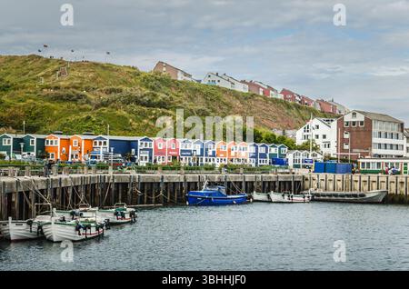 Hummerbuden oder Hummerbuden, bunte Häuser am Hafen der Insel Helgoland, Nordsee, Schleswig-Holstein, Deutschland Stockfoto