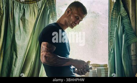 The Quiet Ones (2024) von Frederik Louis Hviid mit Gustav Giese. Im Jahr 2008 führte eine Gruppe von Männern aus Dänemark und ganz Europa den größten Raub in der dänischen Geschichte durch. Werbung NUR REDAKTIONELLE VERWENDUNG. Hinweis: BFA/Magnetfreigabe Stockfoto