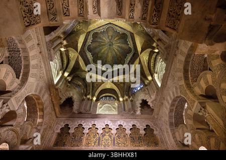 Mihrab und Kuppel der Maqsura der Moschee von Cordoba. Mezquita oder Moschee Kathedrale, Cordoba, Andalusien, Spanien Stockfoto