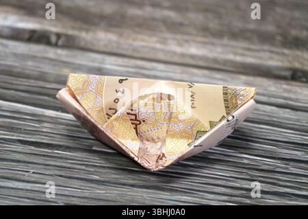 Ägyptische 1 EGP LE One Ägypten-Pfund-Währung in Form eines Bootes oder eines Schiffes, variabler Wechselkurs, schwankender oder flexibler Wechselkurs, Kubiku Stockfoto