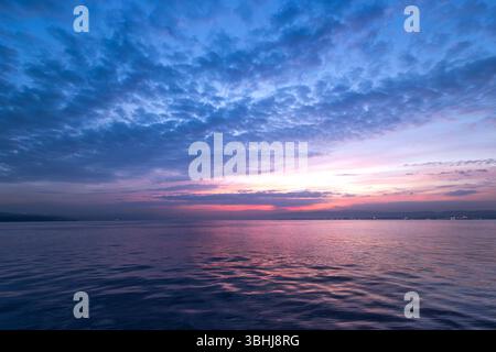 Sonnenaufgang am Marmarameer in der Türkei, Europa. Stockfoto
