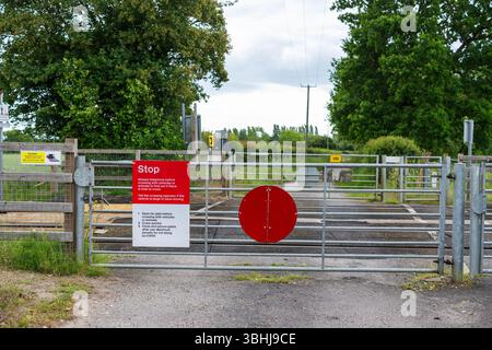 Der Fahrer bediente die Bahnhöfe über die Tore Stockfoto