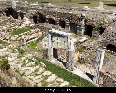 Ruinen des antiken römischen Aquäduktmarktes im Stadtzentrum von thessaloniki in griechenland Stockfoto