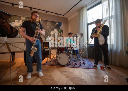 Bergen, Norwegen. Mai 2025. Die norwegische Jazzband Emil Bo Quintet gibt ein Live-Konzert während des norwegischen Jazzfestivals Nutshell 2025 in Bergen. Stockfoto