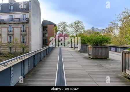 Die gepflanzte Promonade (Promenade Plantée oder Coulée Verte René-Dumont) in Paris geht auf die 1980er Jahre zurück, was die Idee der New York High Line inspirierte. Stockfoto