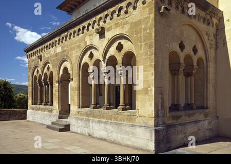 Neoromanische Halle im Innenhof des Schlosses Bad Homburg vor der Hoehe, Hessen, Deutschland, Europa Stockfoto